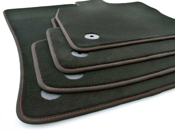 Rote Ziernaht im S-Line Design